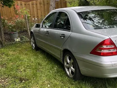 Gebraucht Mercedes C180 143 PS (105 kW) 2003 Silber Limousine