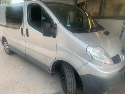 Gebraucht Renault Traffic 115 PS (84 kW) 2009 Silber Van / Kleinbus