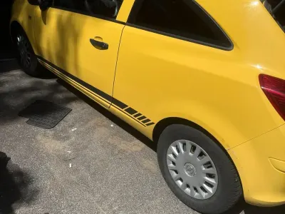 Używany Opel Corsa 60 KM (44 kW) 2009 Żółty Hatchback