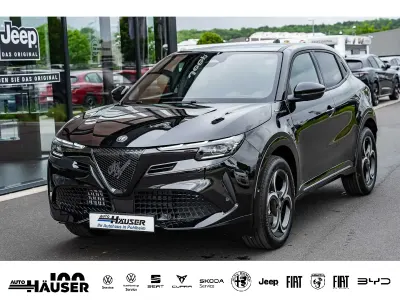 Neu Alfa Romeo Junior Edizione Speciale 145 PS (106 kW) 2026 Schwarz SUV