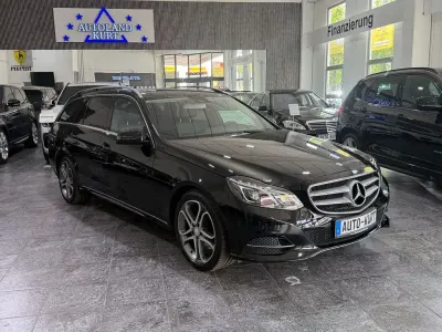 Gebraucht Mercedes E220 Avantgarde 170 PS (125 kW) 2014 Schwarz Limousine