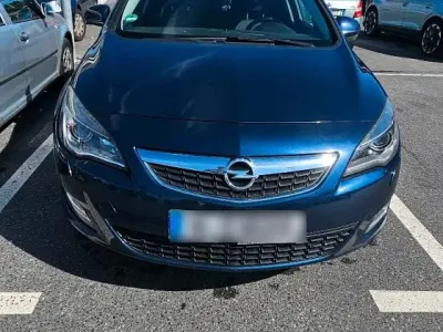 Gebraucht Opel Astra 125 PS (91 kW) 2011 Andere farben Kombi