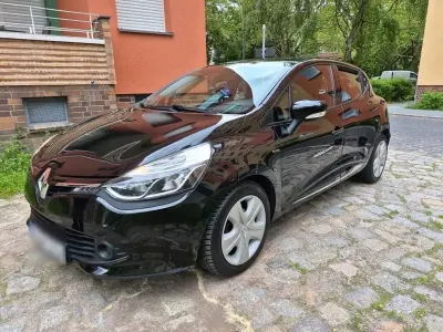 Używany Renault Clio IV LIMITED 90 KM (66 kW) 2016 Czarny Sedan/Limuzyna