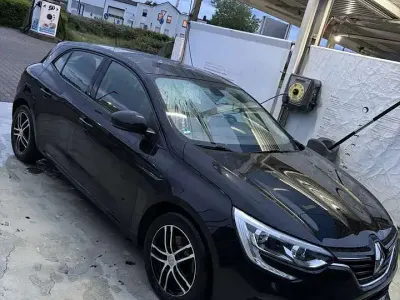 Gebraucht Renault Mégane IV Play 132 PS (97 kW) 2018 Kleinwagen