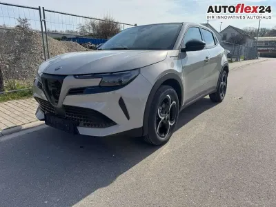 Ny Alfa Romeo GT Junior Edizione Speciale 145 HK (106 kW) 2025 Avorio scala metallic SUV