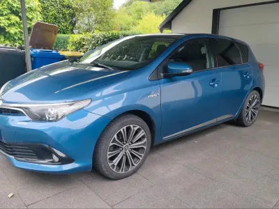 Gebraucht Toyota Auris Hybrid 99 PS (72 kW) 2016 Blau Kleinwagen