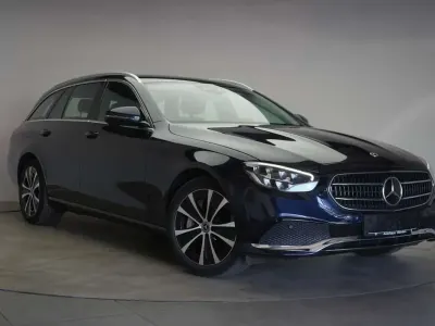 Używany Mercedes E300 194 KM (142 kW) 2022 Niebieski Kombi