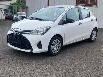 Gebraucht Toyota Yaris 69 PS (50 kW) 2015 Super white 2 Kleinwagen