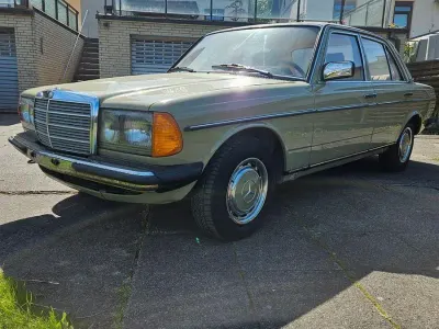 Gebraucht Mercedes 200 60 PS (44 kW) 1984 Grün Limousine