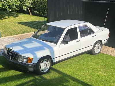 Gebraucht Mercedes 190 118 PS (86 kW) 1985 Weiß Limousine