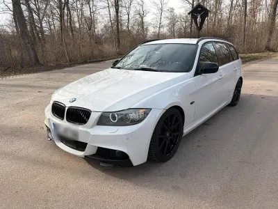 Gebraucht BMW 318 Shadowline 180 PS (132 kW) 2012 Weiß Kombi