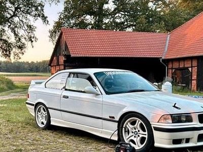 Weiß Gebraucht 1994 BMW 325 Sport Line Coupé | 14.600 €