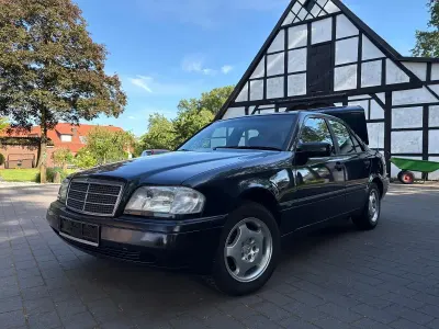 Gebraucht Mercedes C180 122 PS (89 kW) 1996 Blau Limousine