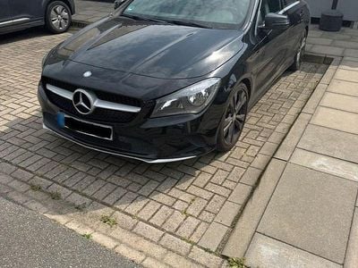 Gebraucht Mercedes CLA200 Urban 156 PS (114 kW) 2016 Schwarz Coupé