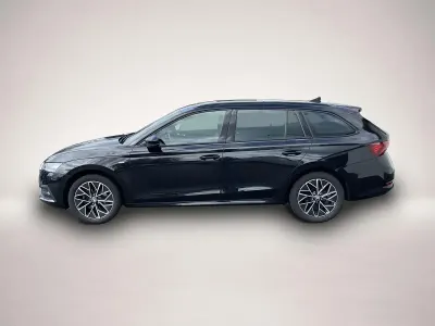 Gebraucht Skoda Octavia Clever 150 PS (110 kW) 2022 Manufacturer Kombi