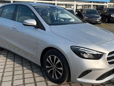 Gebraucht Mercedes B180 Style 136 PS (100 kW) 2022 Silber Van / Kleinbus