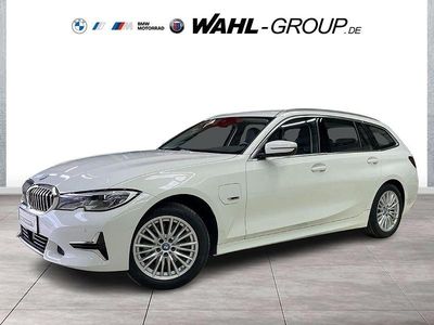 Weiß Gebraucht 2022 BMW 320e Luxury Line Kombi | 26.890 € (Fairer Preis)