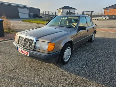 Gebraucht Mercedes E230 132 PS (97 kW) 1987 Braun Limousine