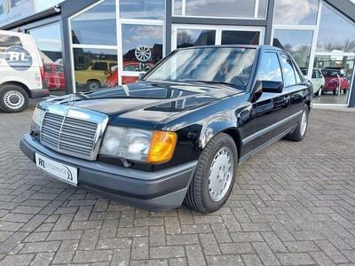 Usata Mercedes E300 Edition 179 CV (131 kW) 1987 Nero Berlina