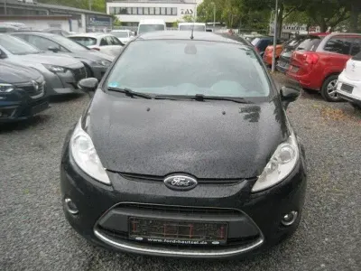 Używany Ford Fiesta Titanium 82 KM (60 kW) 2010 Czarny Sedan/Limuzyna
