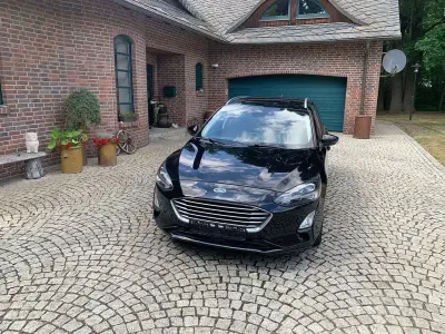 Gebraucht Ford Focus Cool & Connect 120 PS (88 kW) 2020 Schwarz Limousine