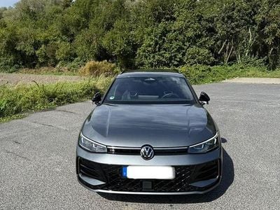 Gebraucht VW Passat R-line 272 PS (200 kW) 2024 Grau Kombi