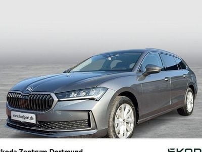 Neu Skoda Superb Selection 193 PS (141 kW) 2026 Grau Kombi