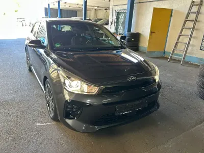 Begagnad Kia Rio GT-Line 120 HK (88 kW) 2020 Grå Sedan
