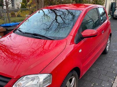 Gebraucht VW Fox 54 PS (39 kW) 2010 Rot Kleinwagen