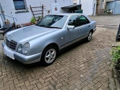 Mercedes E200