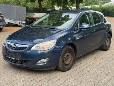 Gebraucht Opel Astra Selection 101 PS (74 kW) 2011 Blau Limousine