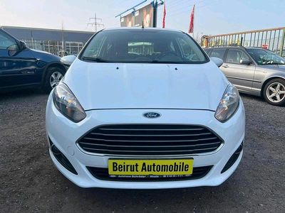 Gebraucht Ford Fiesta 60 PS (44 kW) 2014 Weiß Kleinwagen