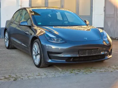 Usata Tesla Model 3 RWD 239 kW (325 CV) 2022 Grigio Berlina
