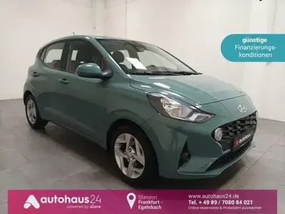 Gebraucht Hyundai i10 Trend 84 PS (61 kW) 2023 Grün Kleinwagen