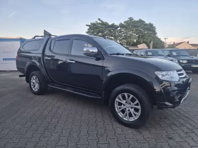 Gebraucht Mitsubishi L200 Intense 178 PS (130 kW) 2014 Schwarz Pickup