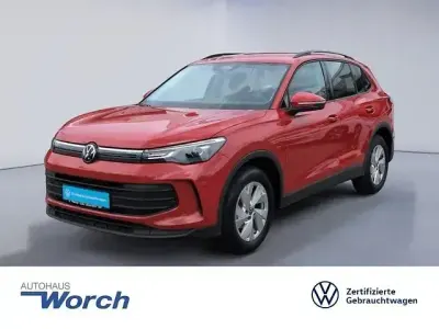 Gebraucht VW Tiguan Life 131 PS (96 kW) 2025 Persimmon red metallic SUV