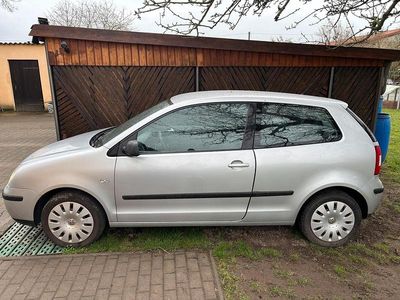 Second-hand VW Polo 75 CP (55 kW) 2003 Argintiu Hatchback