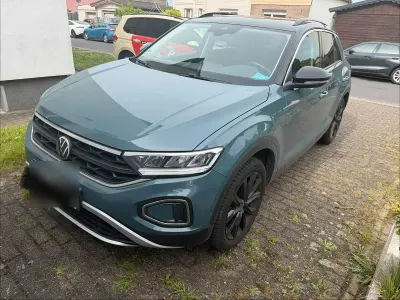 Second-hand VW T-Roc 150 CP (110 kW) 2023 Verde SUV