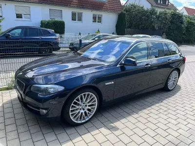 Gebraucht BMW 530 Sport Line 245 PS (180 kW) 2010 Blau Kombi