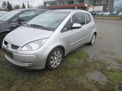 Gebraucht Mitsubishi Colt Invite 95 PS (69 kW) 2006 Haagsilber (m) Kleinwagen