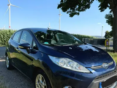 Gebraucht Ford Fiesta 82 PS (60 kW) 2012 Blau Limousine