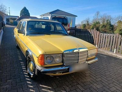 Gebraucht Mercedes E230 136 PS (100 kW) 1980 Gelb Limousine