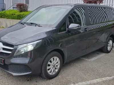 Gebraucht Mercedes V220 163 PS (119 kW) 2022 Grau Van / Kleinbus