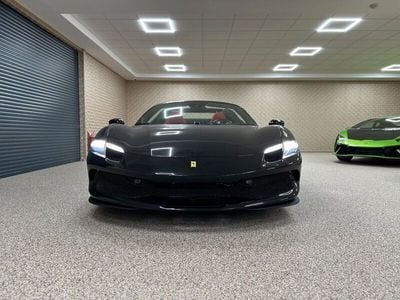 Gebraucht Ferrari 296 663 PS (487 kW) 2024 Schwarz Cabrio