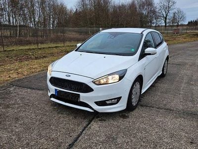 Weiß Gebraucht 2018 Ford Focus ST-Line Limousine | 11.100 € (Fairer Preis)