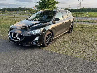 Gebraucht Ford Focus Cool & Connect 125 PS (91 kW) 2021 Schwarz Kombi