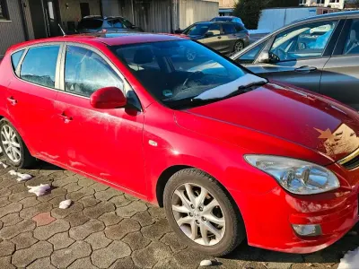 Gebraucht Hyundai i30 116 PS (85 kW) 2008 Rot Kleinwagen