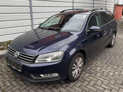 Gebraucht VW Passat Comfortline 122 PS (89 kW) 2011 Blau Limousine
