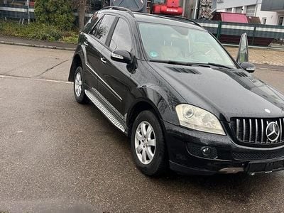 Usata Mercedes ML320 224 CV (164 kW) 2006 Nero SUV