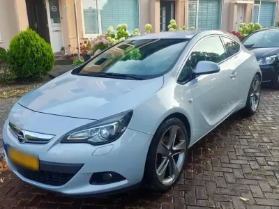 Gebraucht Opel Astra GTC 180 PS (132 kW) 2011 Silber Coupé